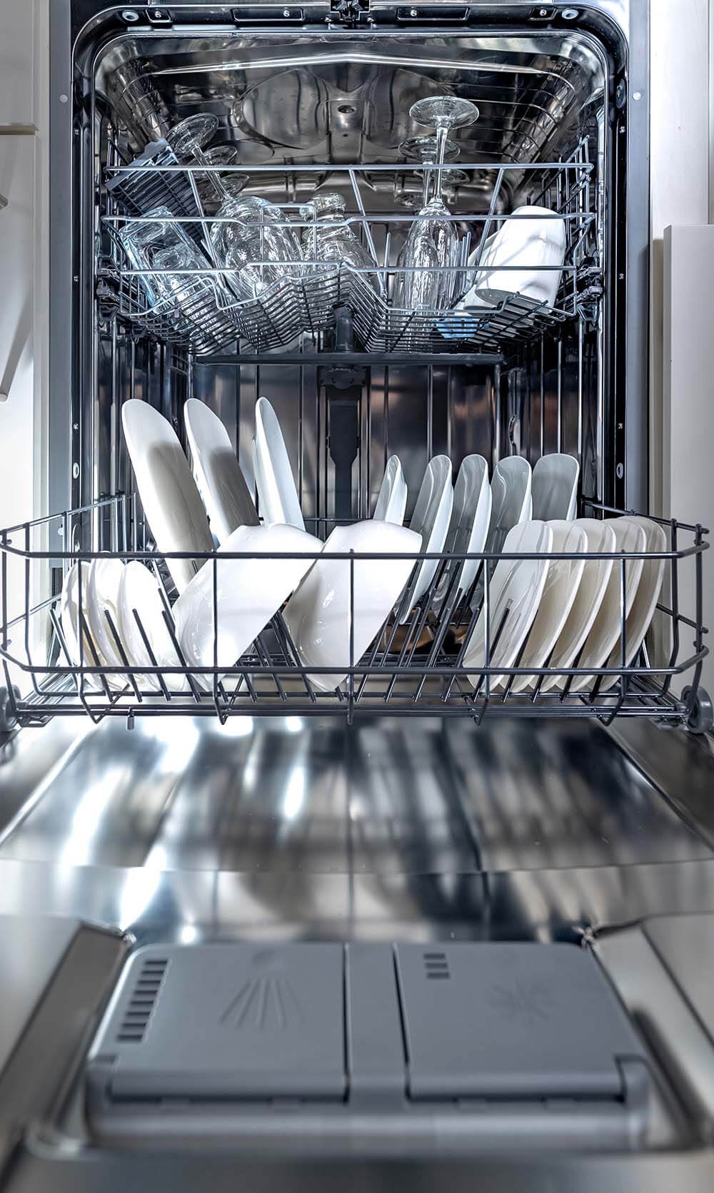 BREDA dishwasher loaded with dishes
