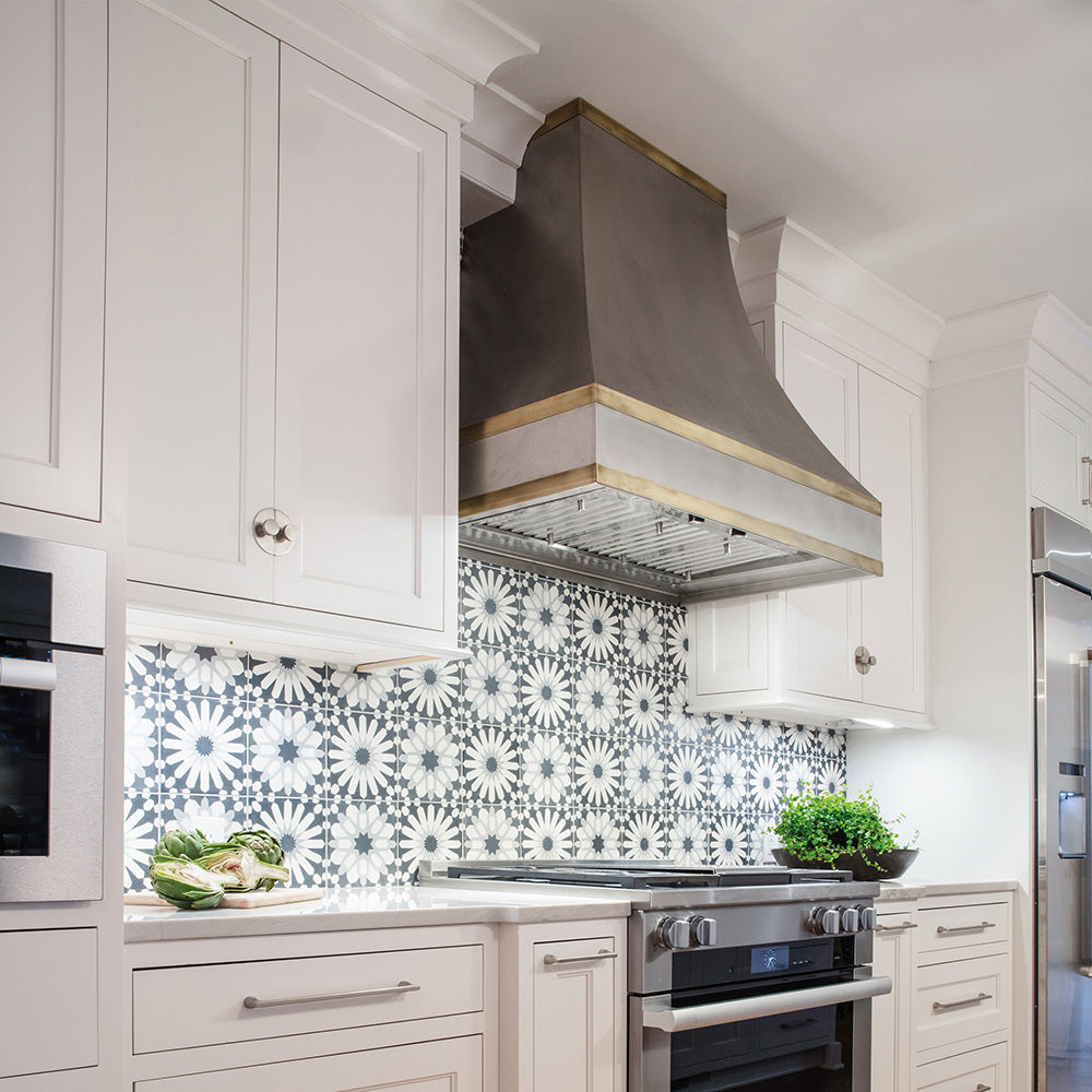 Faber Inca Pro Plus Range Hood Insert in a custom range hood installation