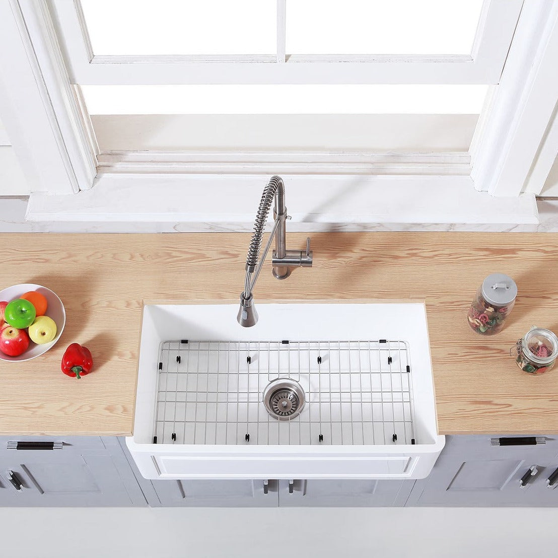 Kingston Brass 33 in. Farmhouse Kitchen Sink with Strainer and Grid, Matte White (KGKFA331810LD) 