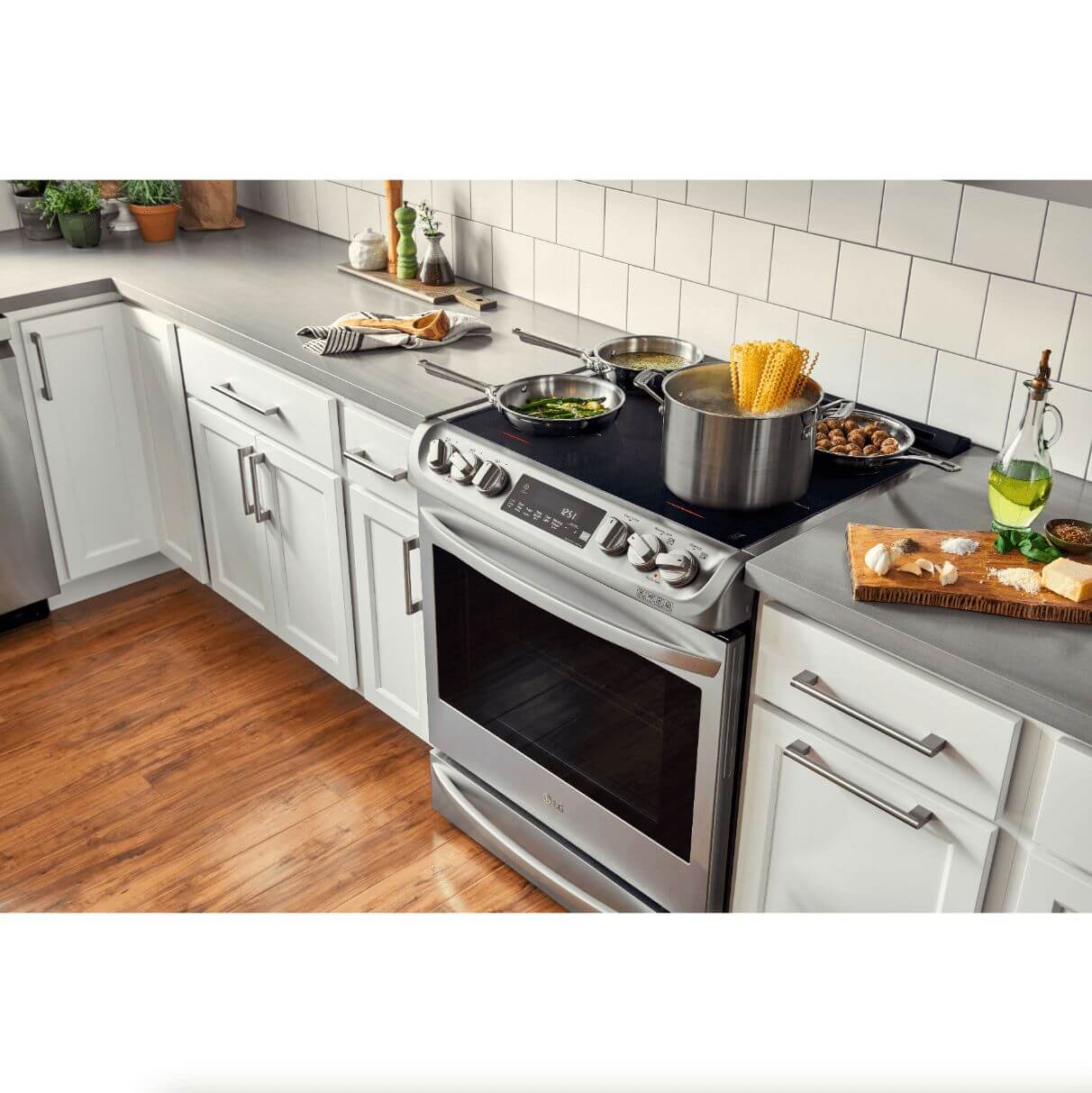 LG 30 Inch Electric Smart Induction Slide-In Range in Stainless Steel 6.3 Cu.Ft. (LSE4617ST)