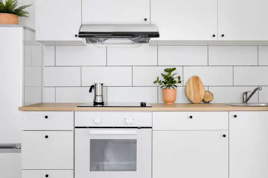 Hauslane Chef 30 in. Ducted Stainless Steel Under Cabinet Range Hood (UC-C190SS-30) lifestyle, in a cottage-style kitchen.