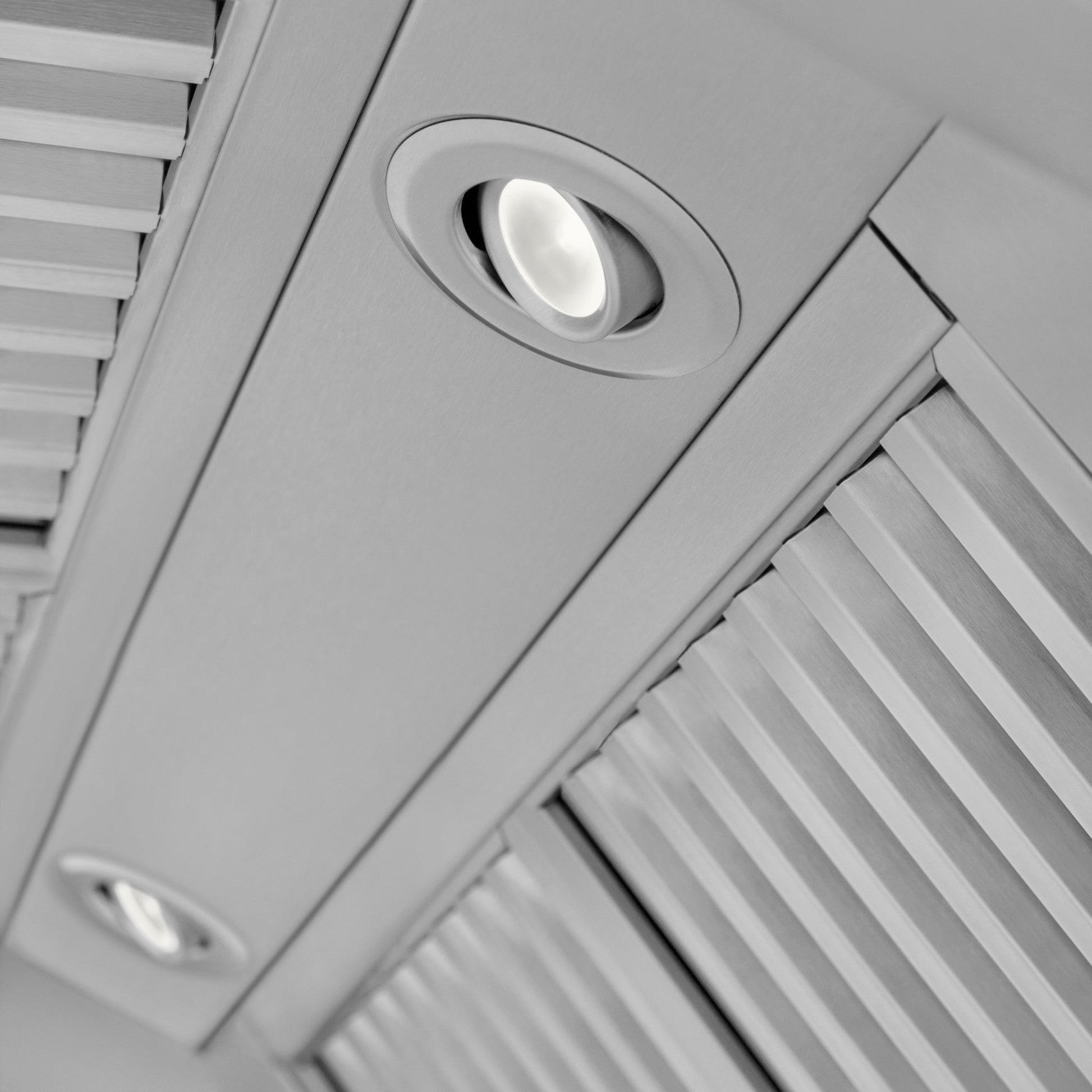 ZLINE 36 in. Professional Convertible Vent Wall Mount Range Hood in Stainless Steel, Open Box-Great Condition