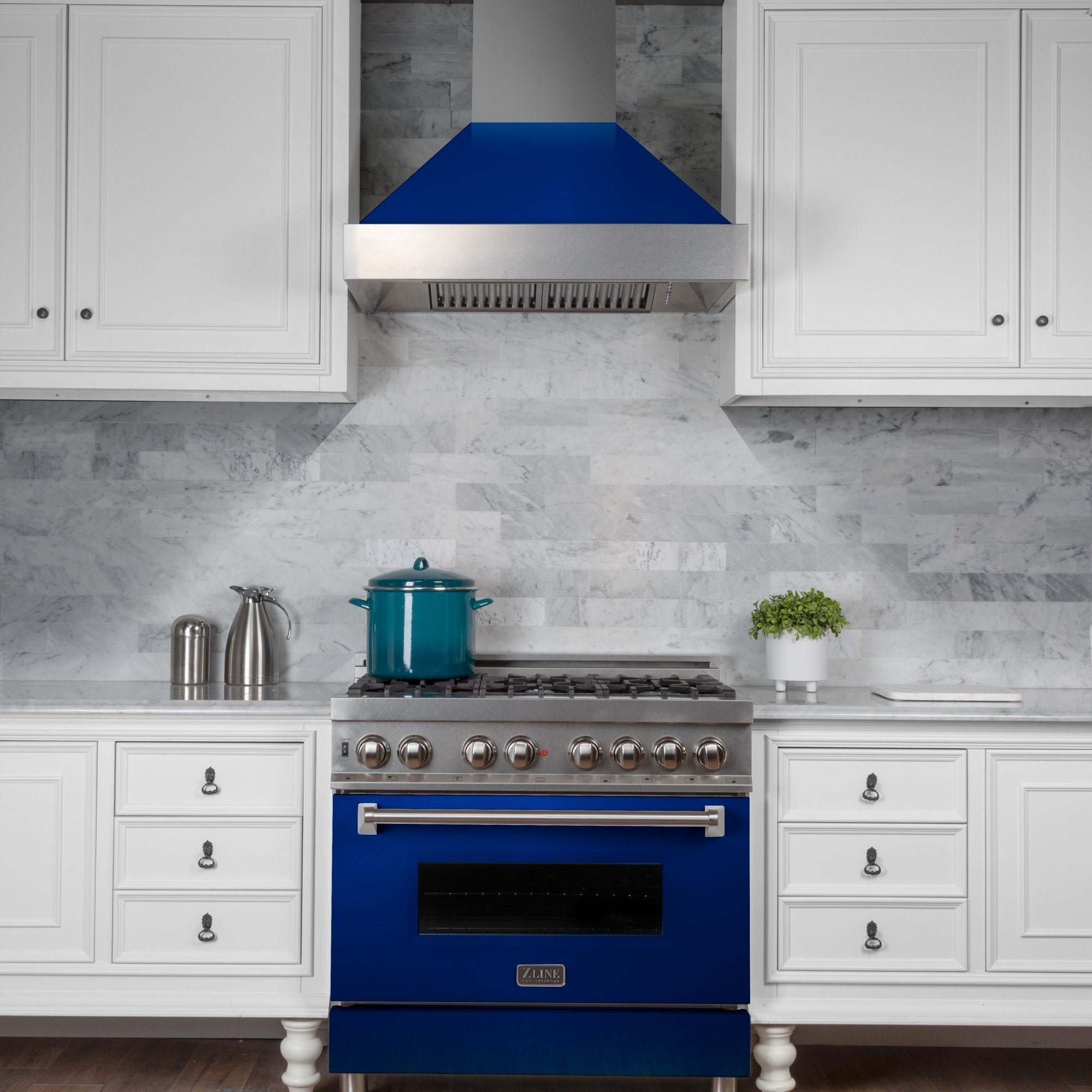 ZLINE Ducted Fingerprint Resistant Stainless Steel Range Hood with Blue Gloss Shell (8654BG) with short chimney in a kitchen with matching blue gloss range from front.
